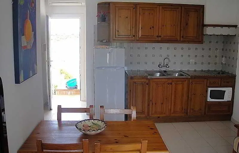 Apartamentos Piscis Cala Blanca  Cala Blanca (Menorca)